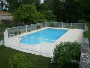 Seasonal outdoor pool - Chambre d'hôtes - Domaine De Berthegille (Sablonceaux)