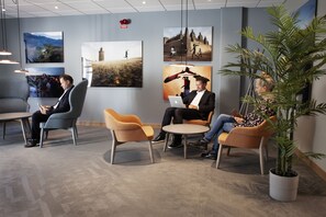 Lobby sitting area - First Hotel The Studio (Kista)