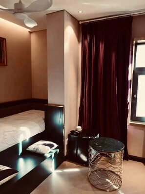 Mini Single Room | Minibar, in-room safe, individually decorated, individually furnished - Moon&Chalice (Kunming)