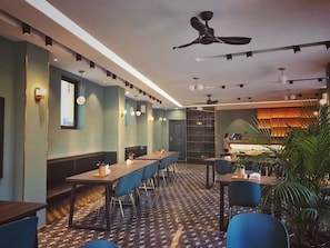 Breakfast, lunch, dinner served; Chinese cuisine