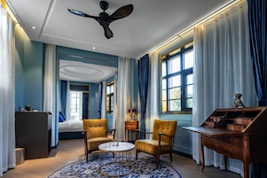 Minibar, in-room safe, individually decorated, individually furnished