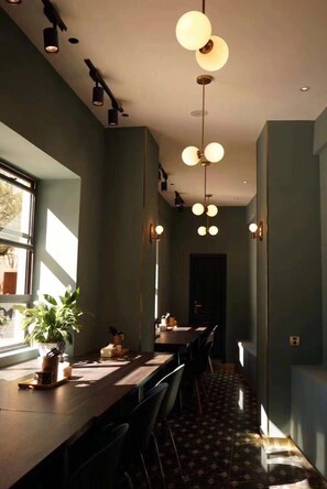 Breakfast, lunch, dinner served; Chinese cuisine - Moon&Chalice (Kunming)