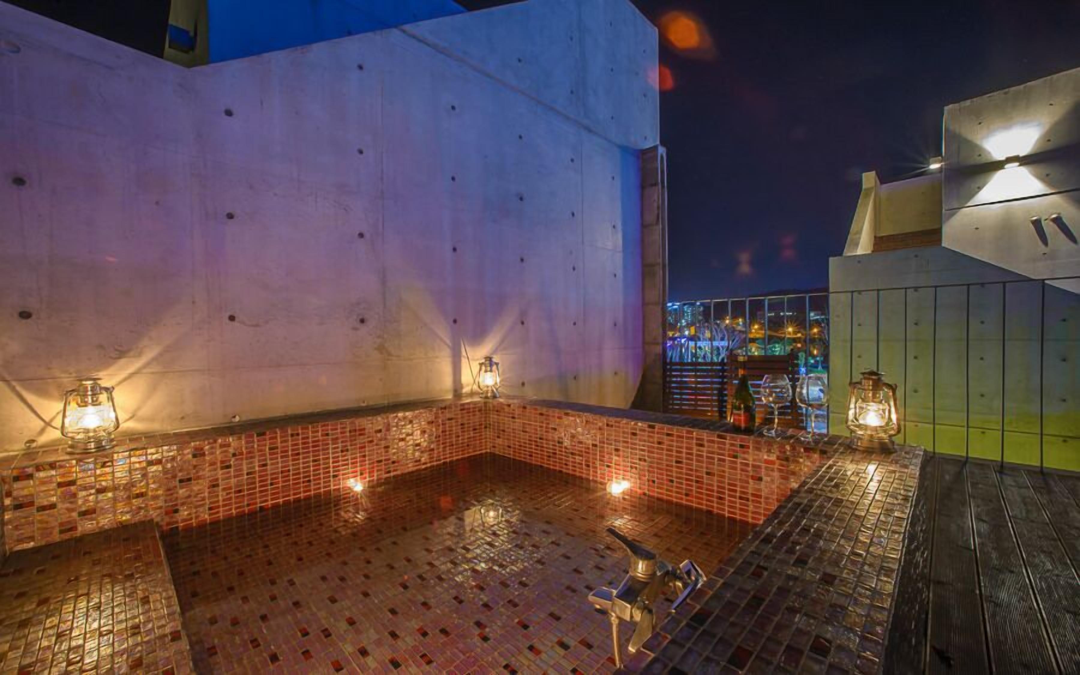 Standard Room, Hot Tub (Tub only available May-Nov) | Private pool