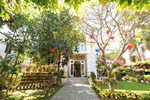 Front of property - Chi Thanh Villa (Da Nang)