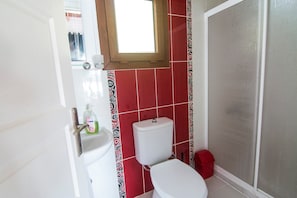 Villa | Bathroom | Combined shower/tub, jetted tub, hair dryer, towels - Villa Fulya (Kas)