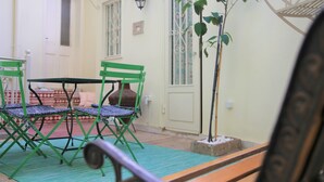 Casa, vista cortile | Terrazza/patio