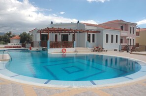 حمّام سباحة خارجي