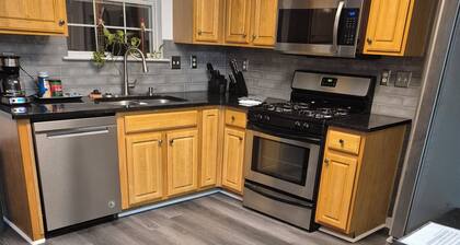 David's Manor!!! $$$ Nightly Specials!!!15min from Stone Mountain Park!!!