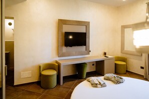 Junior Suite, 1 Queen Bed, Terrace, Garden View | Television