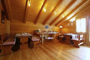 包每日自助早餐