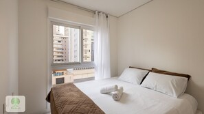 3 chambres, fer et planche à repasser, Wi-Fi, draps fournis