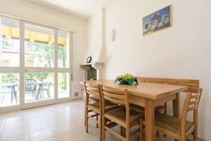 Villa, 2 slaapkamers | Dineren op de kamer