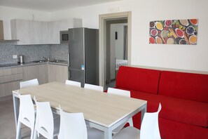 Téléviseur à écran plat de 32 po avec télévision par satellite