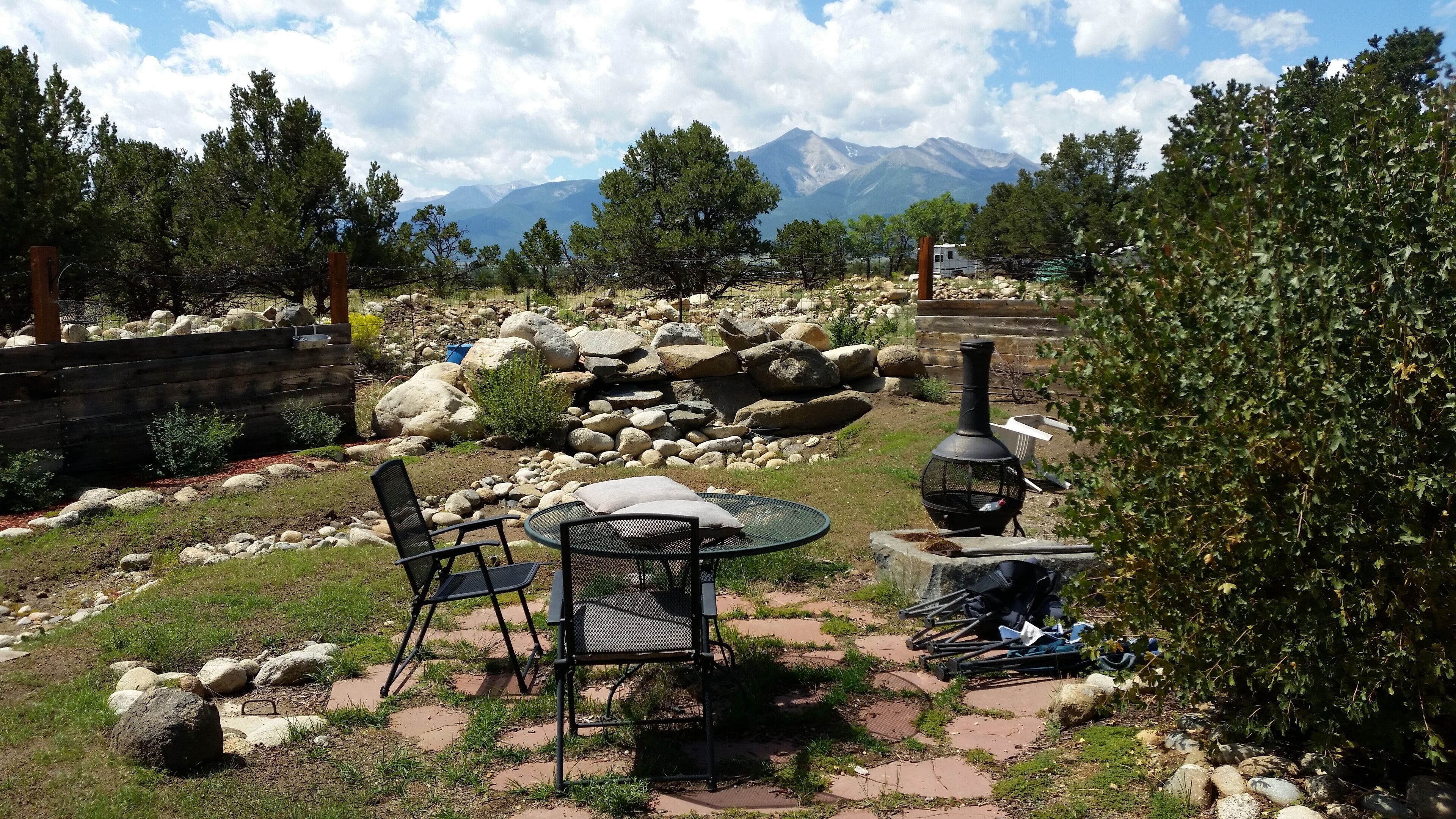 Spacious secluded home, Amazing Views, On  River, Close To Town, hot tub