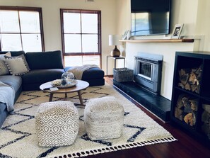 TV, fireplace
