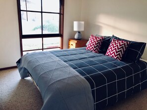 4 bedrooms, iron/ironing board, bed sheets