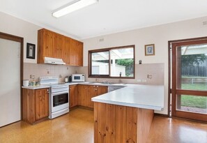 Microwave, dishwasher, cookware/dishes/utensils