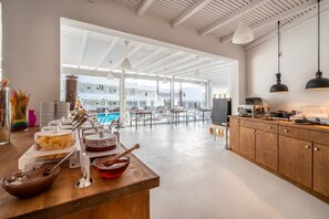 Termasuk sarapan bufet setiap hari 