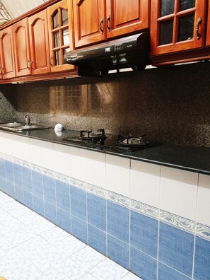 Microondas, máquina de hielo y toallas de papel