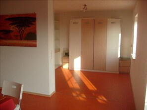 Basic Apartment, Multiple Beds, Non Smoking, Garden View | Living area | Flat-screen TV - Am Jakobusweg (Bamberg)