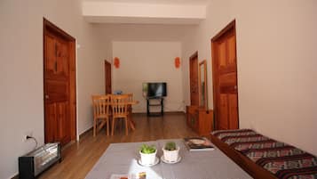3 bedrooms, in-room safe