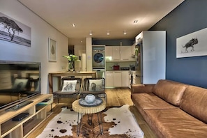 Premier Apartment, Multiple Beds, Non Smoking | Living area
