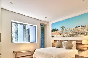 Premier Apartment, Multiple Beds, Non Smoking | 2 bedrooms, desk, iron/ironing board, cots/infant beds - Queensbury 4 (Cape Town)