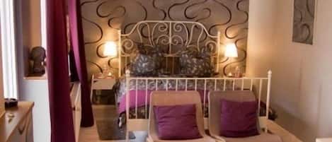 Double Room | In-room safe, individually decorated, individually furnished, desk