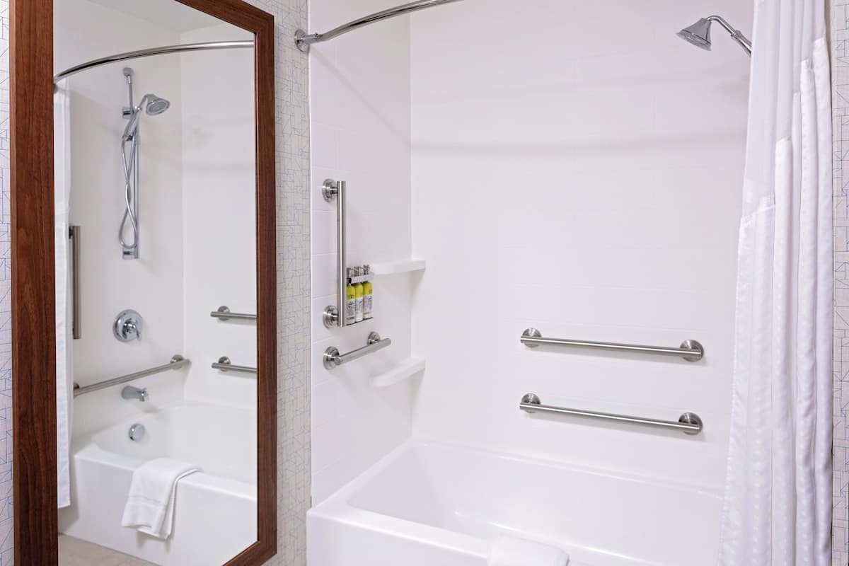 Standard Room, 2 Queen Beds, Accessible