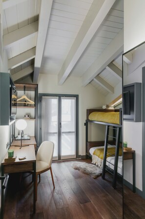 Superior Suite | 2 bedrooms, premium bedding, pillowtop beds, minibar