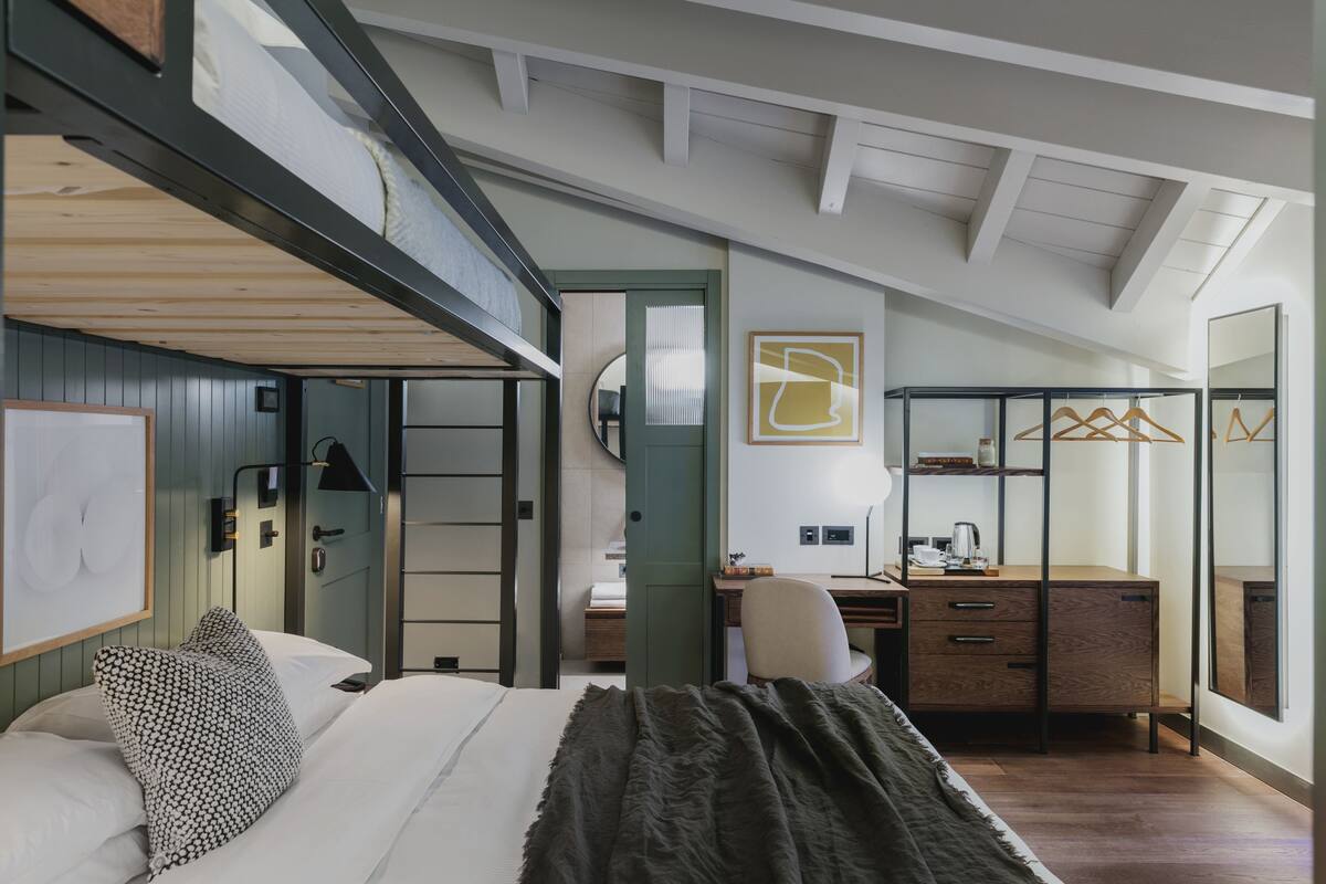 Superior Suite | 2 bilik tidur, peralatan tempat tidur premium, tilam berlapik, bar mini