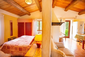 Interior detail - Casa Rosa (Assisi)