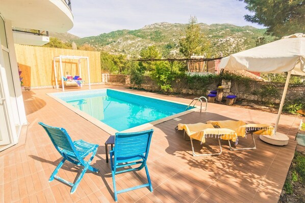 Outdoor pool, pool umbrellas, sun loungers