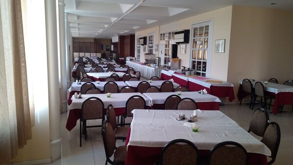 含每日吃到飽早餐