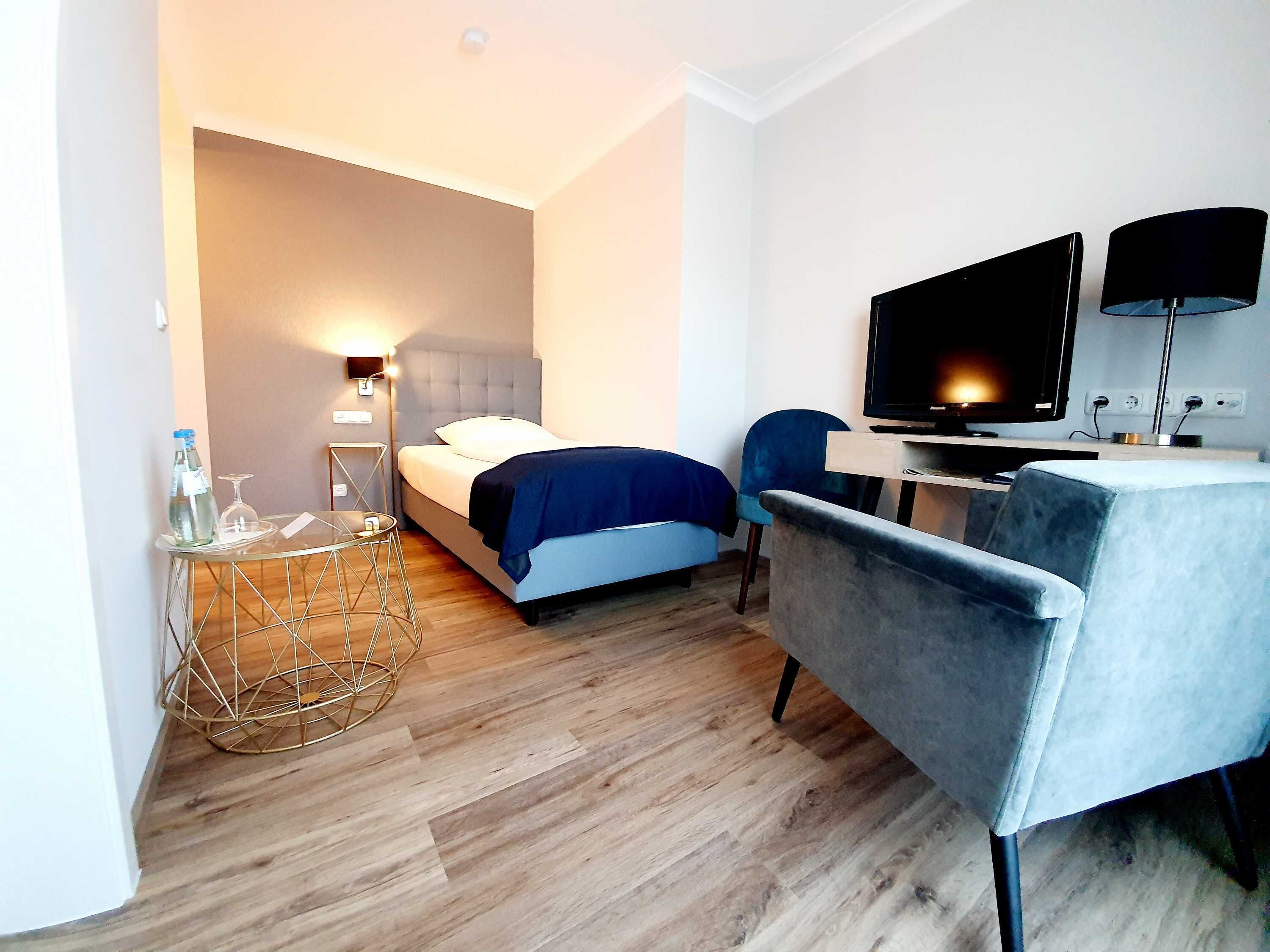 business single room | 1 bedroom, in-room safe, desk, blackout curtains