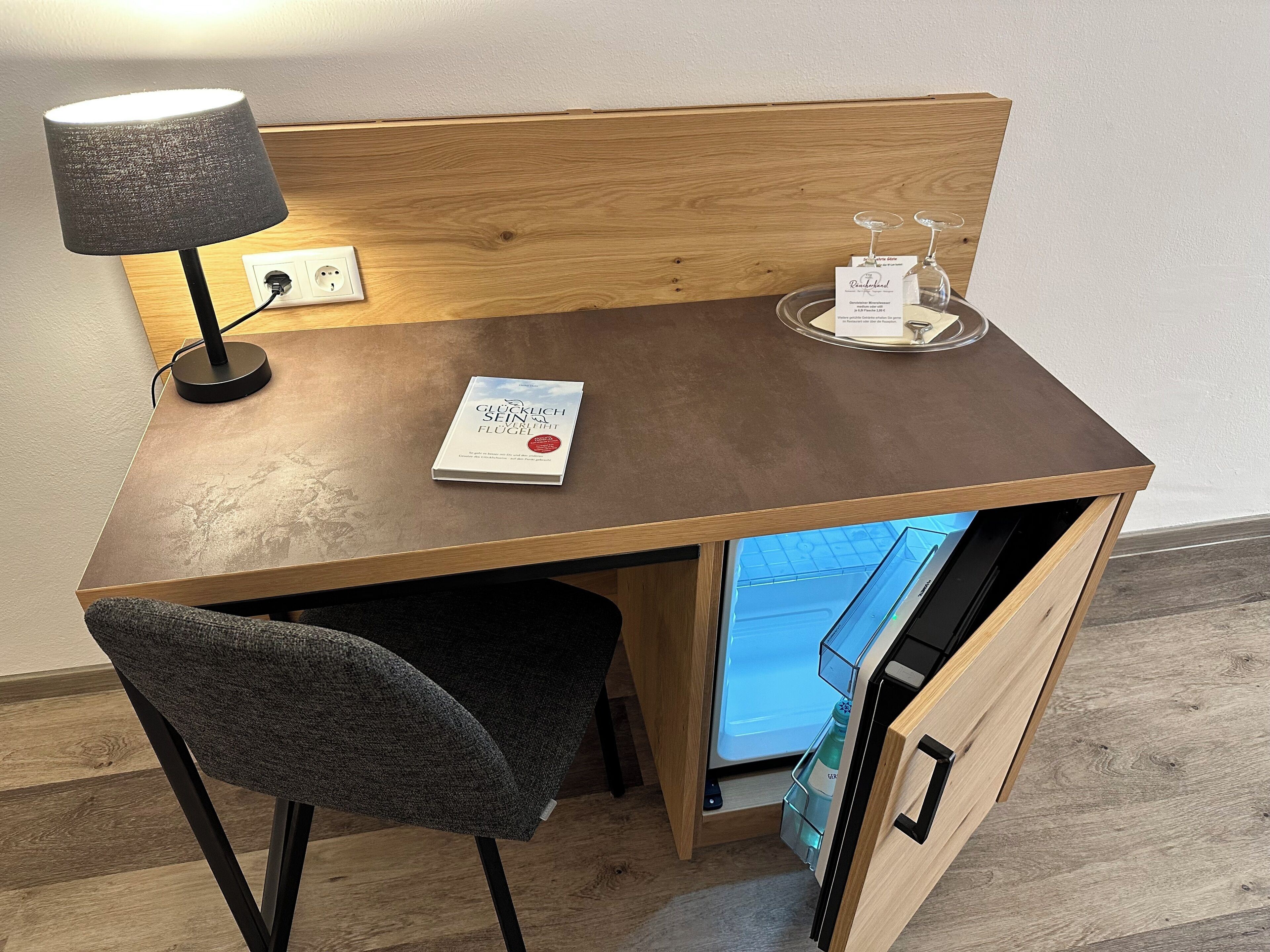 deluxe double room | mini fridge