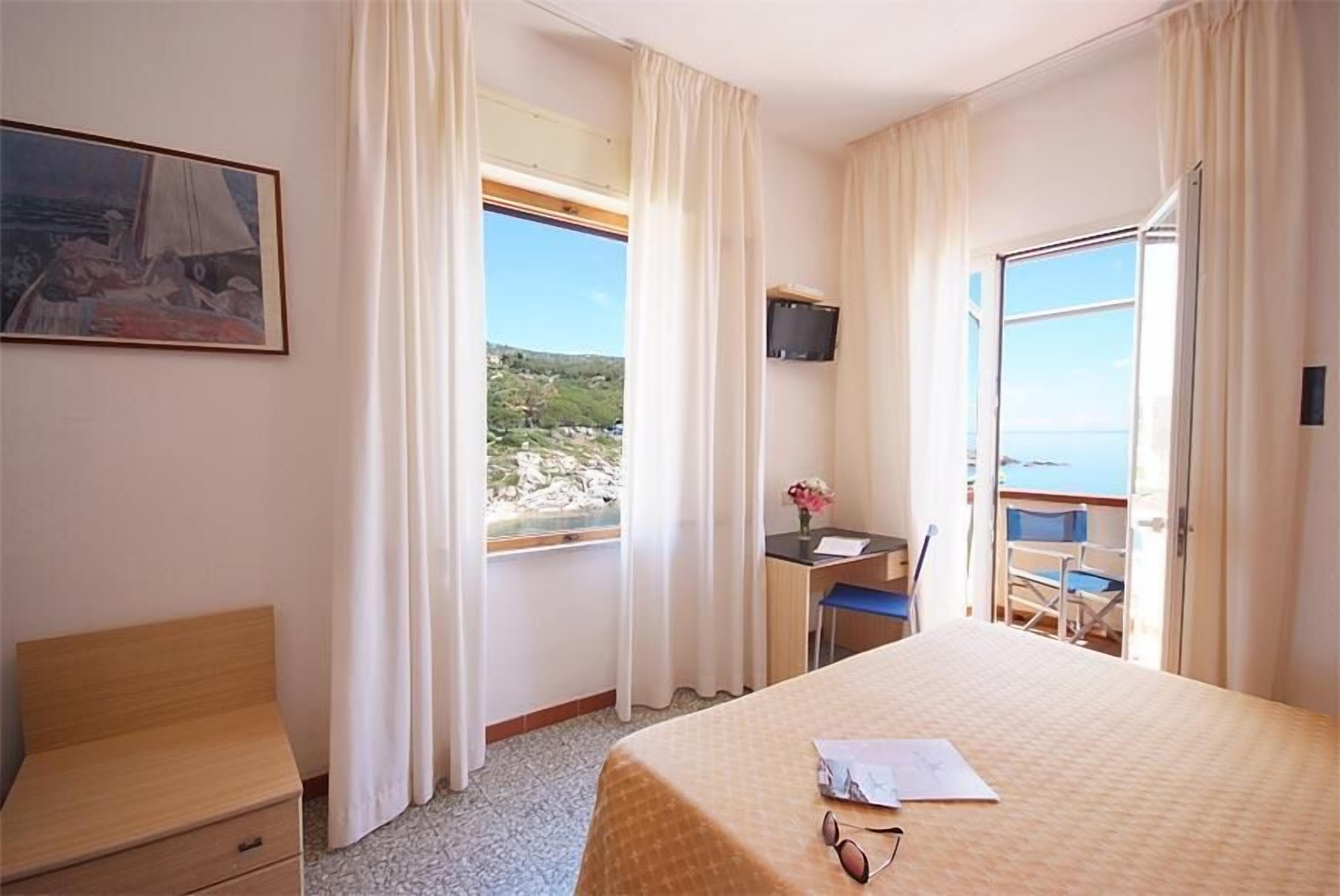double room, balcony, sea view | in-room safe, desk, free wifi, bed sheets