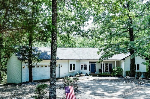 9SalvLn | Lake Balboa Area | Home | Sleeps 10