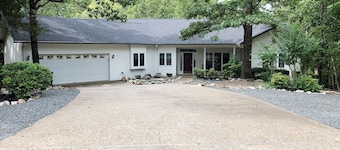 9SalvLn | Lake Balboa Area | Home | Sleeps 10