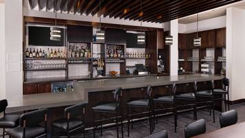 Serve almoço e jantar