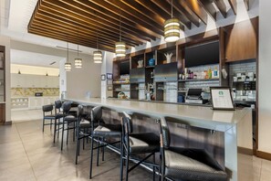 Con servicio de comidas y cenas 