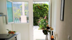 In-room dining - Beautiful Sea View Apartments (Dubrovnik)