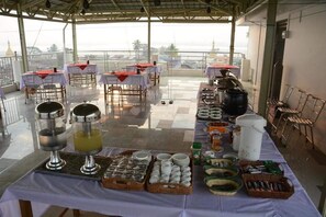 Free daily buffet breakfast