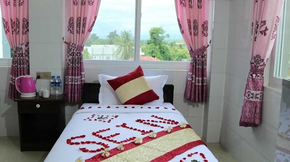 Standard Room, Multiple Beds, Non Smoking, River View