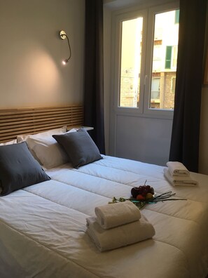Minibar, in-room safe, blackout curtains, iron/ironing board - Nonna Lina Rooms (Florence)