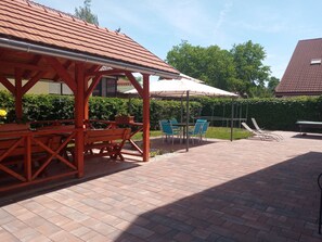 Outdoor dining - Appartment for 10-16 persons (Balatonlelle)