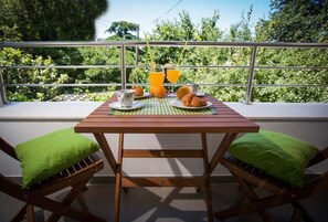 Apartment (Standard One Bedroom) | Balcony