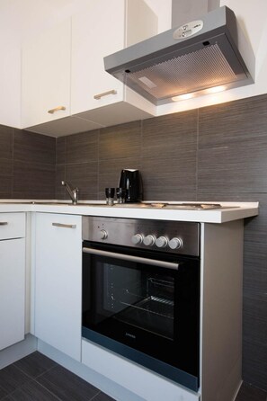 Apartment (Standard One Bedroom) | Private kitchenette | Fridge - Villa Mia (Dubrovnik)