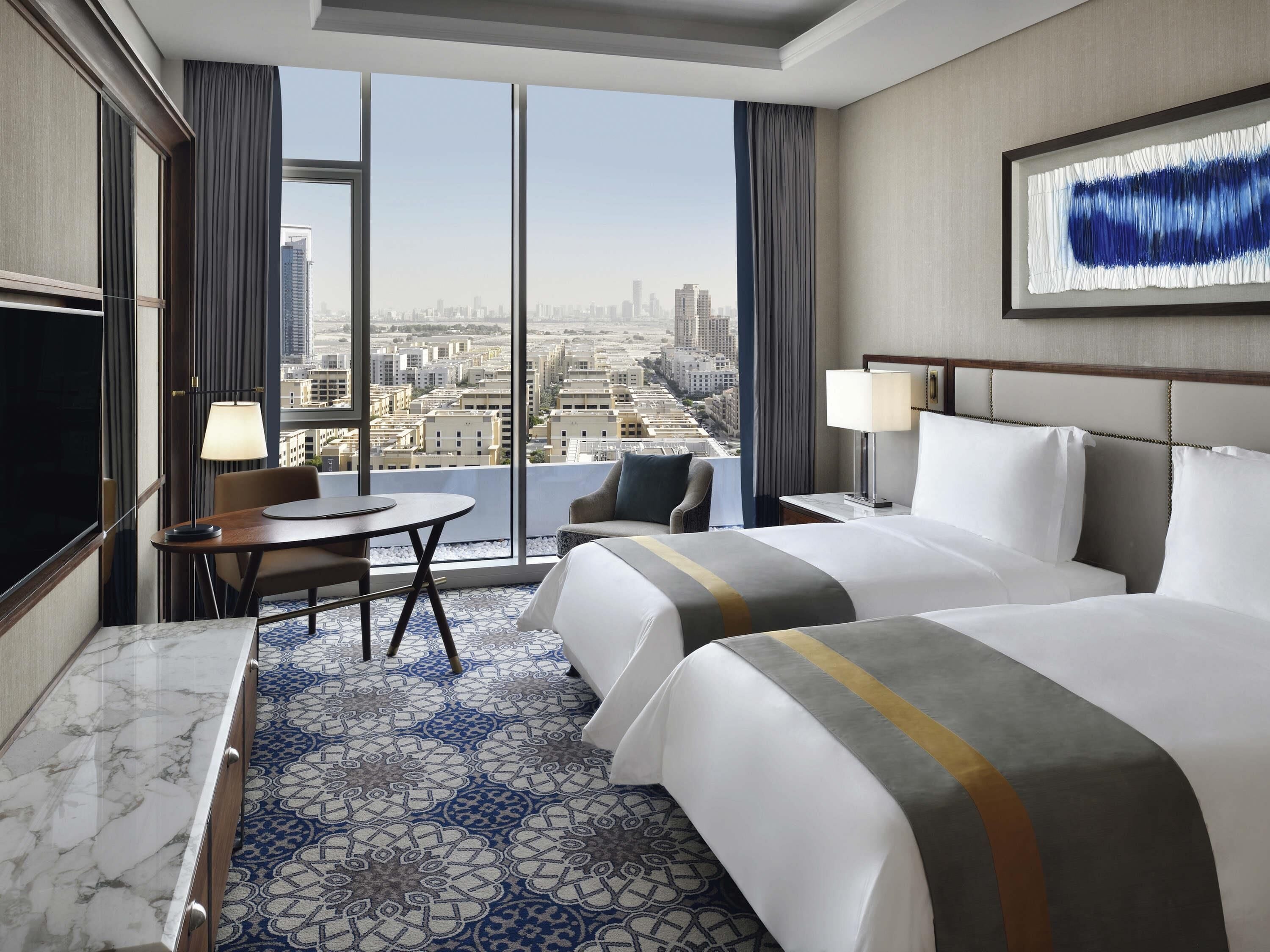 Luxe beddengoed, een minibar, een kluis op de kamer, een bureau