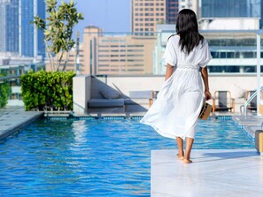 Ulkouima-allas avoinna 8.00–21.00, ilmaisia cabañoita, aurinkovarjoja